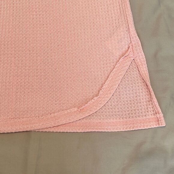 Vintage America szM 3/4 sleeve thermal hem is round in front square in back GUC - Picture 9 of 9